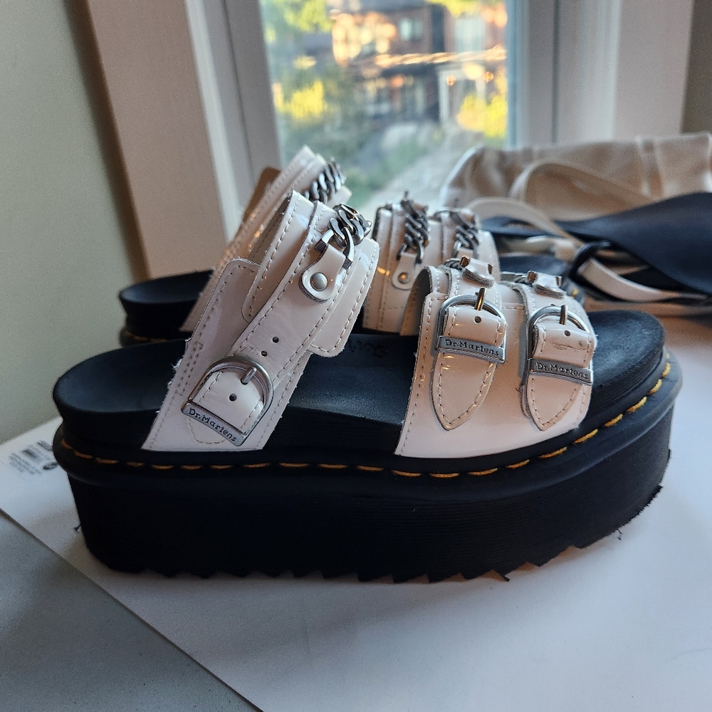 DR. Martens WOMEN'S VOSS II CHAIN PATENT LEATHER PLATFORM SANDALS 7
